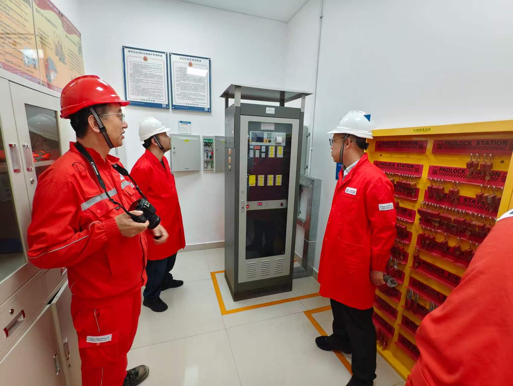 4da4080769bad931a17b92c456f2c18d